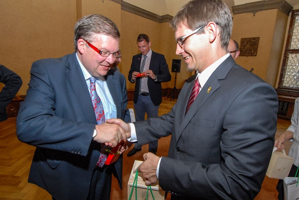 Projekt Plzně - Evropského hlavního města kultury byl hlavním tématem při středečním (29.7.2015) přijetí poslanců Bavorského zemského sněmu Volkmara Halbleiba a Hans-Ulricha Pfaffmanna na radnici v Plzni. S politiky i jejich spolupracovníky se setkal ekonomický náměstek primátora Pavel Kotas a ředitel společnosti Plzeň 2015 Jiří Suchánek.