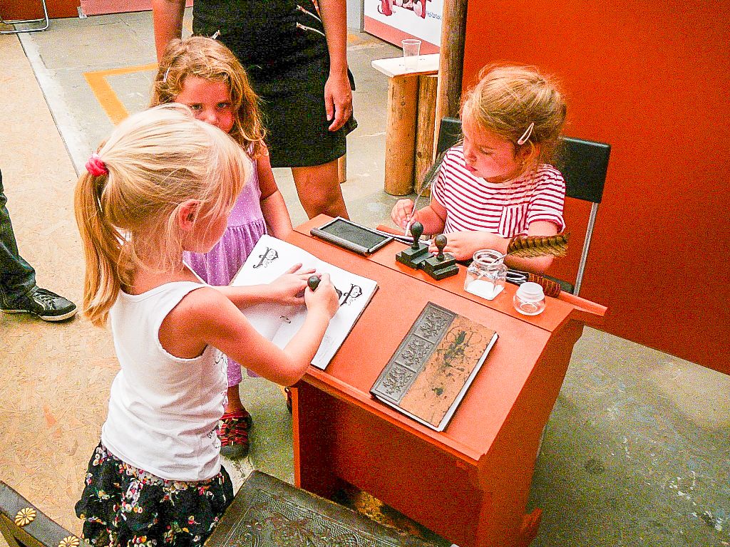 Stroj času vezme děti i dospělé na cestu do historie