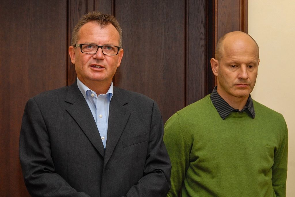 Městská společnost Plzeňská teplárenská bude i v nadcházející extraligové sezoně generálním sponzorem plzeňské hokejové mládeže. Plzeňský hokejový klub tak může dál vychovávat budoucí hokejové reprezentanty, jakými jsou nyní například Jakub Jeřábek, Jakub Lev, Jan Schleiss nebo Dominik Kubalík. Za oba subjekty dnes (20.8.2015) podepsali společnou smlouvu na radnici předseda představenstva a generální ředitel Plzeňské teplárenské Tomáš Drápela a generální manažer HC Škoda Plzeň Martin Straka.