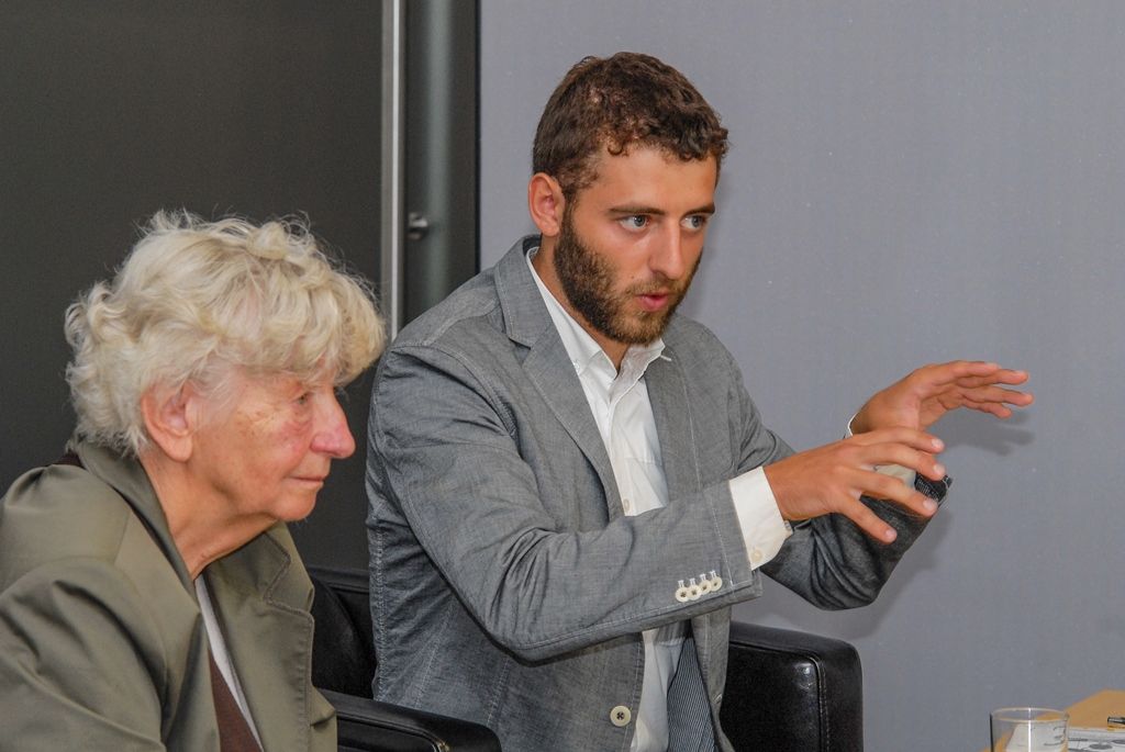 „Jsem trochu dobrodruh, věřím v solidaritu a podobné hodnoty,“ prozradil na sebe Vojtěch Bílý, když se dnes (4.9.2015) setkal s primátorem města Martinem Zrzaveckým. Ten mladého Plzeňana přijal na radnici vzhledem k jeho zásluhám v oblasti dobrovolnictví a působení ve Středoafrické republice.