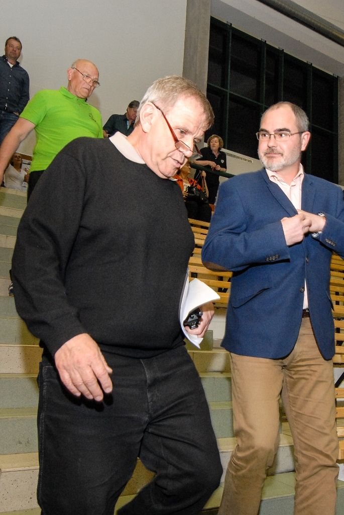 Dvanáct nejlepších žákovských týmů z celé České republiky se ve čtvrtek odpoledne pustilo do bojů o Pohár ministryně školství v házené, městská sportovní hala na Slovanech hostí finále Sportovní ligy základních škol. O prestižní trofej bojuje šest dívčích a stejný počet chlapeckých týmů. (foto: 7.4.2016)