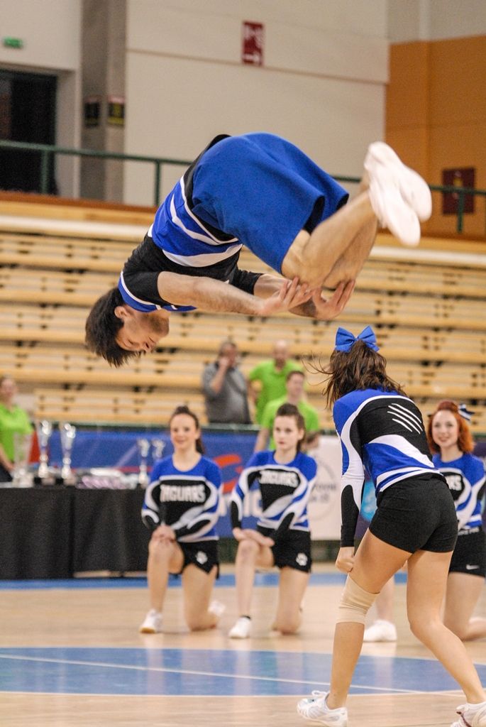 Po čtyřiadvaceti hodinách zná Sportovní liga základních škol své vítěze. Na palubovce městské sportovní haly na Slovanech dnes převzalo putovní Pohár ministryně školství v házené dívčí družstvo ZŠ Křiby Zlín, které obhájilo loňské vítězství. V chlapecké kategorii se radoval tým ZŠ Emila Zátopka z Kopřivnice. Čtyři plzeňské celky, které reprezentovaly západočeskou metropoli, skončily na dvou třetích, pátém a šestém místě. Několik domácích hráčů bylo nominováno porotou do obou „All Stars“ týmů. Organizátoři rozdali také individuální ocenění, několik z nich získali plzeňští zástupci. Nejlepší hráčkou turnaje se stala Julie Franková z 31. ZŠ Plzeň, nejlepším střelcem s počtem 40 gólů hráč 22. ZŠ Plzeň Martin Cvikl, nejlepším brankářem byl zvolen Ladislav Rikal z Bolevecké základní školy Plzeň. (foto: 8.4.2016)