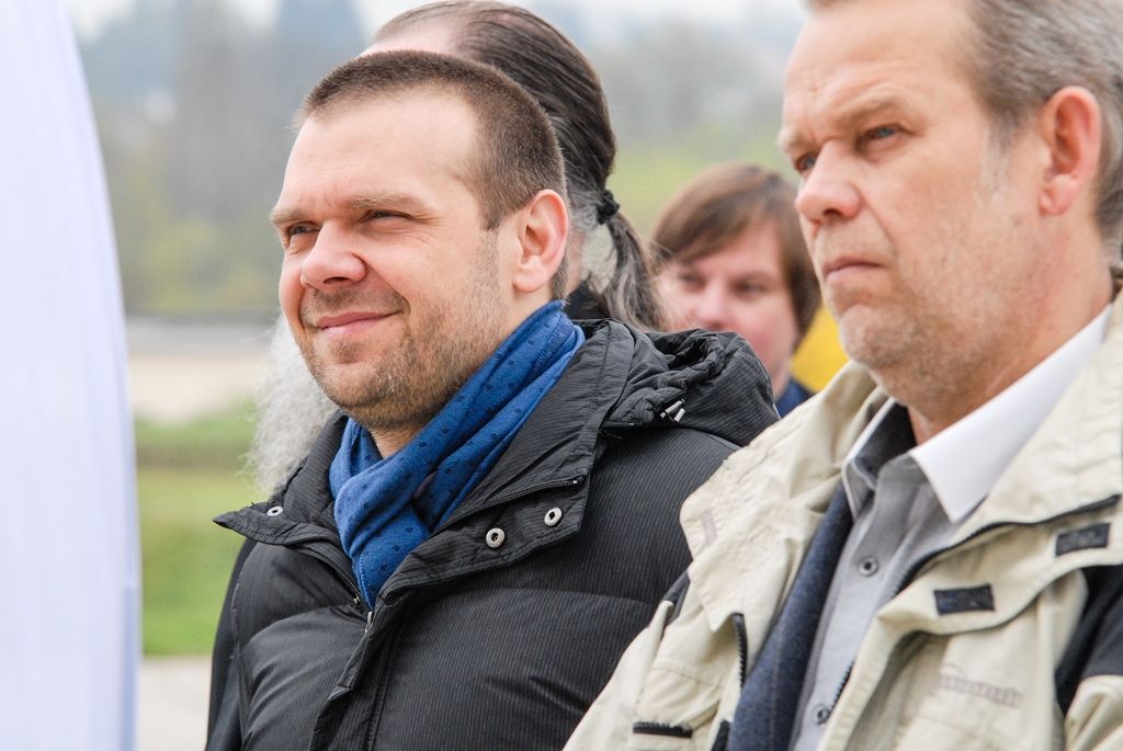 Město Plzeň zrekonstruovalo a zmodernizovalo svou úpravnu vody za 1,09 miliardy korun včetně DPH. Jedna z největších investic v oblasti vodohospodářské infrastruktury na území západočeské metropole zajistí Plzeňanům vysoce kvalitní pitnou vodu. Jak ukázal zkušební provoz, jenž běžel od září 2015 do března 2016, úpravna po rekonstrukci dokáže mimo jiné zbavit vodu pesticidů tak, že jsou jejich hodnoty na výstupu prakticky nulové. Město už proto nepotřebuje výjimku hygieny. Na úpravy, které trvaly dva roky, čerpala Plzeň evropské dotace ve výši 660 milionů korun. Zhotovitelem akce byla společnost SMP CZ, a.s., člen skupiny VINCI. (foto: 15.4.2016)