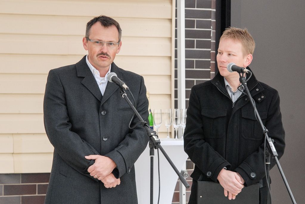Město Plzeň zrekonstruovalo a zmodernizovalo svou úpravnu vody za 1,09 miliardy korun včetně DPH. Jedna z největších investic v oblasti vodohospodářské infrastruktury na území západočeské metropole zajistí Plzeňanům vysoce kvalitní pitnou vodu. Jak ukázal zkušební provoz, jenž běžel od září 2015 do března 2016, úpravna po rekonstrukci dokáže mimo jiné zbavit vodu pesticidů tak, že jsou jejich hodnoty na výstupu prakticky nulové. Město už proto nepotřebuje výjimku hygieny. Na úpravy, které trvaly dva roky, čerpala Plzeň evropské dotace ve výši 660 milionů korun. Zhotovitelem akce byla společnost SMP CZ, a.s., člen skupiny VINCI. (foto: 15.4.2016)