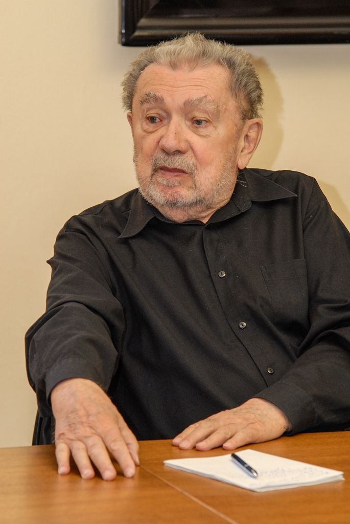 Zástupci dříve narozených se zajímali o osud bývalé porodnice na Slovanech, areál na Světovaru, dotazovali se i na domov pro seniory v Papírnické ulici, dům s Loosovými interiéry na Klatovské 19, selský dvůr U Matoušů v Bolevci nebo poškozený památník Díky, Ameriko!. To, že má seniorská generace o dění v Plzni přehled, potvrdila také diskuse k problematice zdravotnictví a odchodu lékařů a zdravotních sester do zahraničí. S primátorem města diskutovali i o uvolněných mravech ve školství a společnosti obecně, o budovách Nového divadla či městských lázní. (foto: 20.4.2016)
