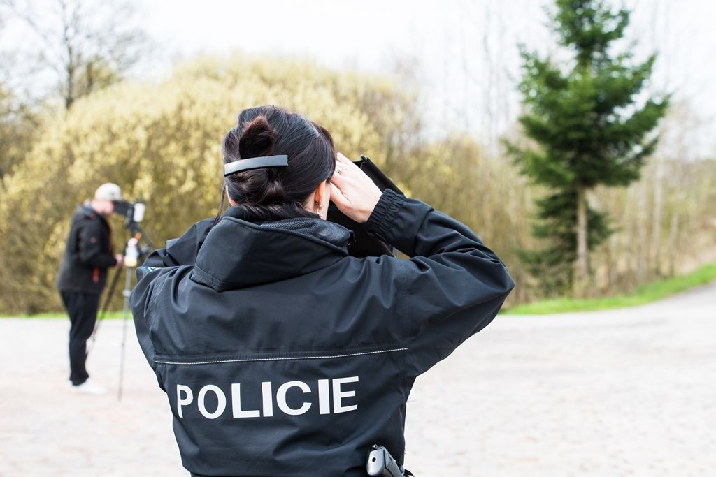 Drony Správy informačních technologií města Plzně asistovaly při rutinní akci Policie České republiky v chráněné krajinné oblasti Brdy. Tato lokalita je známa nejvíce jako bývalý rozlehlý vojenský újezd s velkým přírodním bohatstvím, do kterého byl vstup veřejnosti dříve zcela zakázán. To se v nedávné době změnilo a oblast je plně přístupná občanům, i když za přesně daných pravidel. (foto: 23.4.2016)