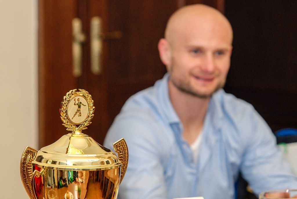 Vítězům zimního halového poháru žactva v národní házené, tedy chlapeckému týmu TJ Božkov, poděkoval radní pro sport Michal Dvořák, ocenil skvělou reprezentaci města Plzně i zisk zlaté medaile. Mladší žáci v březnu vybojovali první místo v turnaji, při setkání na plzeňské radnici, kterého se zúčastnili trenéři i někteří rodiče dětí, přiblížili radnímu zážitky ze zápasu, oslavy prvního místa i současnou podobu tréninku. Diskutovalo se také o složení zápasů v jednotlivé sezoně nebo pravidlech hry. (foto: 27.4.2016)