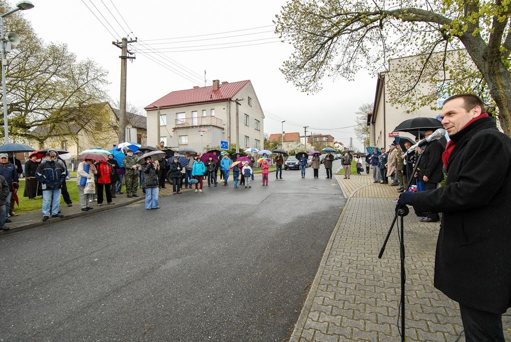 Památku amerických letců v Liticích uctil i první náměstek primátora Martin Baxa (foto: 28.4.2016)