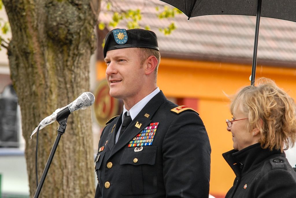 Památku amerických letců v Liticích uctil i první náměstek primátora Martin Baxa (foto: 28.4.2016)