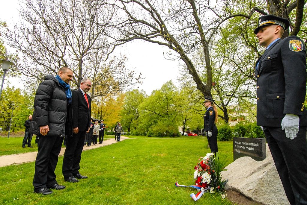 Slavnosti svobody 2016 - Pietní akt u pomníku padlých Plzeňanů v květnovém povstání roku 1945