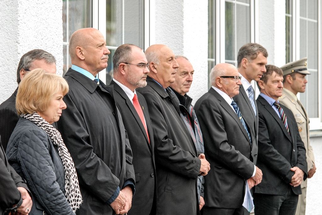 Armádní střelecký stadion Lobzy je od středy dějištěm Velké ceny osvobození ve sportovní střelbě. Slavnostního zahájení již tradiční největší střelecké mezinárodní soutěže na území České republiky, v níž o cenné kovy usilují sportovci z řady zemí světa, se zúčastnil také primátor města Plzně Martin Zrzavecký. Ten v krátkém proslovu zmínil nejen svůj vztah ke střeleckému areálu, blízko kterého vyrůstal a prožil dětství. Prestižnímu závodu také udělil záštitu. (foto: 4.5.2016)