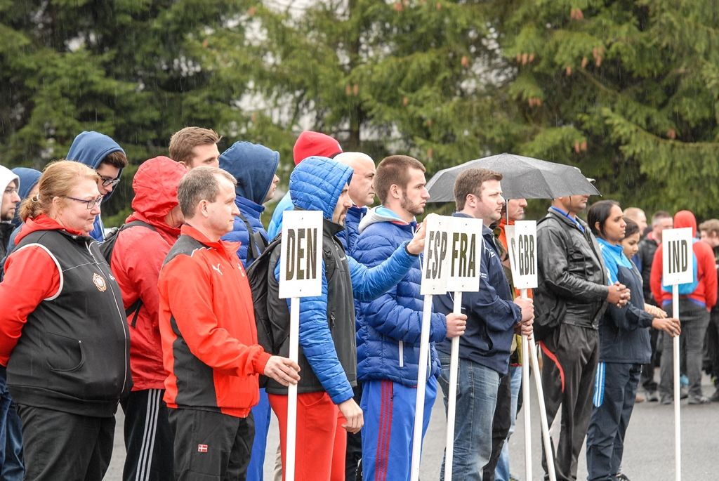 Armádní střelecký stadion Lobzy je od středy dějištěm Velké ceny osvobození ve sportovní střelbě. Slavnostního zahájení již tradiční největší střelecké mezinárodní soutěže na území České republiky, v níž o cenné kovy usilují sportovci z řady zemí světa, se zúčastnil také primátor města Plzně Martin Zrzavecký. Ten v krátkém proslovu zmínil nejen svůj vztah ke střeleckému areálu, blízko kterého vyrůstal a prožil dětství. Prestižnímu závodu také udělil záštitu. (foto: 4.5.2016)