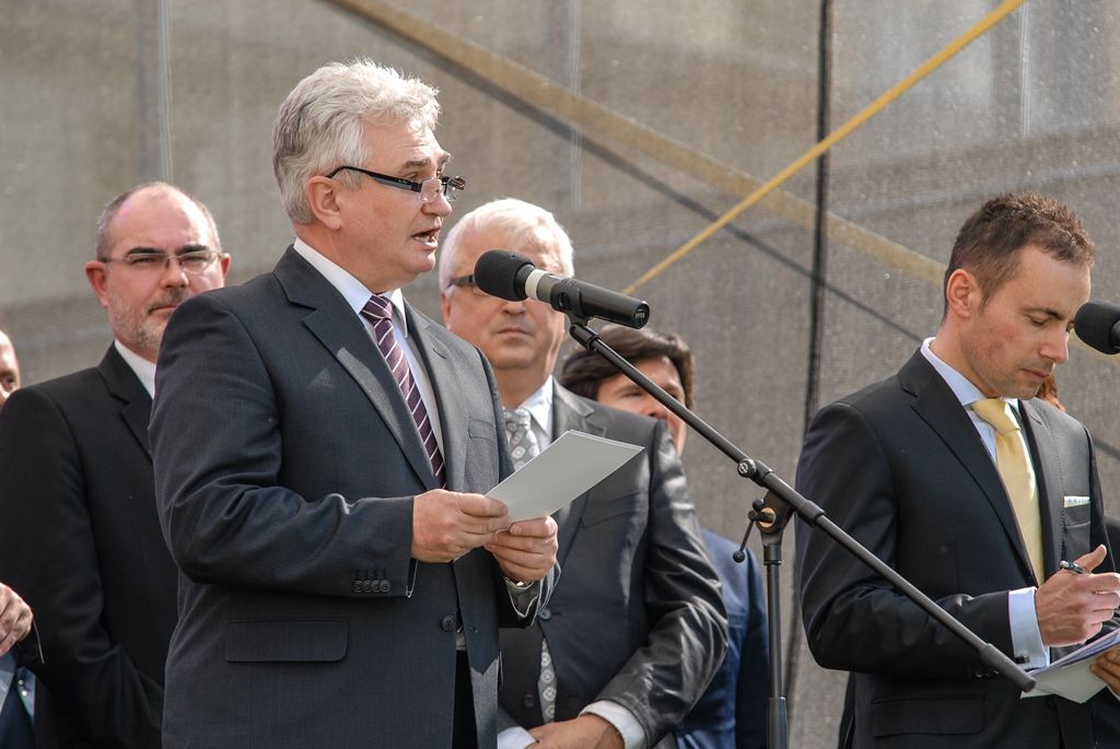 Svobodu navždy dnes Plzeňanům popřál americký veterán Earl Ingram, nadporučík 2. pěší divize. Jako zástupce amerických a belgických veteránů, kteří před 71 lety osvobozovali Plzeň, promluvil při hlavním vzpomínkovém aktu plzeňských Slavností svobody. Ten se letos konal u památníku G. S. Pattona, ceremoniál sledovalo kolem 400 lidí. Při setkání promluvili vedle primátora města Plzně Martina Zrzaveckého i další významní hosté, například velvyslanec Spojených států amerických v České republice J. E. Andrew Hirsch Schapiro. (foto: 6.5.2016)