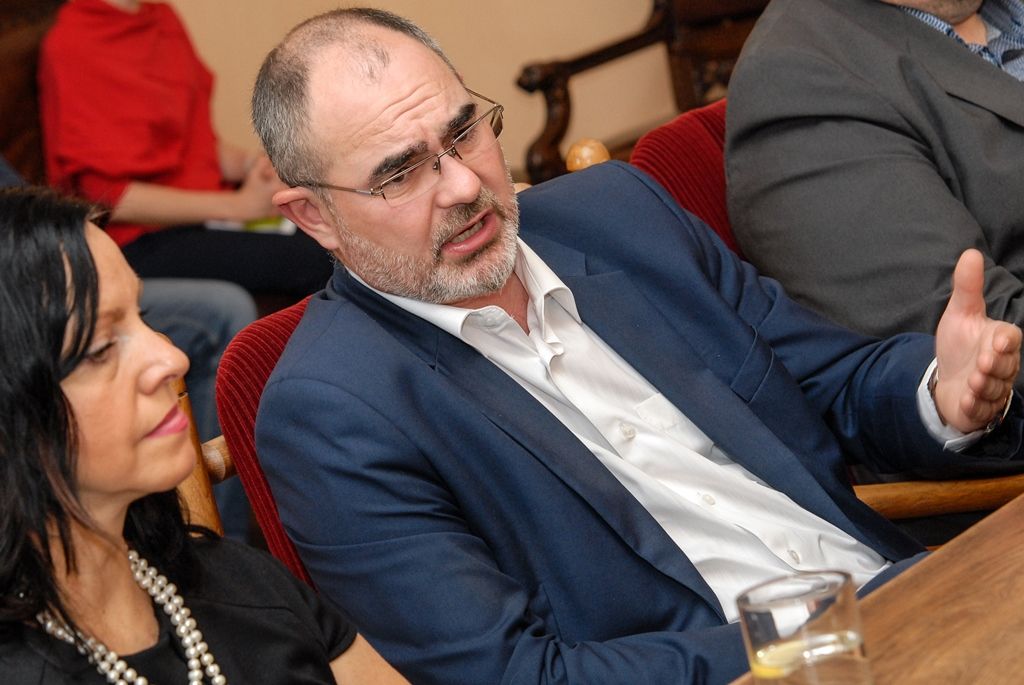 Plzeňské volejbalové legendy, bývalé členy olympijského týmu Stanislava Šnebergera a Věru Štruncovou, přijal dnes (13.5.2016) na radnici primátor Plzně Martin Zrzavecký. U příležitosti jejich životního jubilea, kdy Stanislav Šneberger oslavil 7. května 90. narozeniny a Věra Štruncová 1. března 70. narozeniny, jim poděkoval jménem města za úspěchy i celoživotní práci pro volejbalový sport. Setkání se zúčastnili i předseda Nadačního fondu západočeských olympioniků Vladimír Jarý, předseda Plzeňského krajského volejbalového svazu Pavel Zeman a místostarostka Městského obvodu Plzeň 1 Ivana Mádlová, která je taktéž bývalou volejbalistkou.