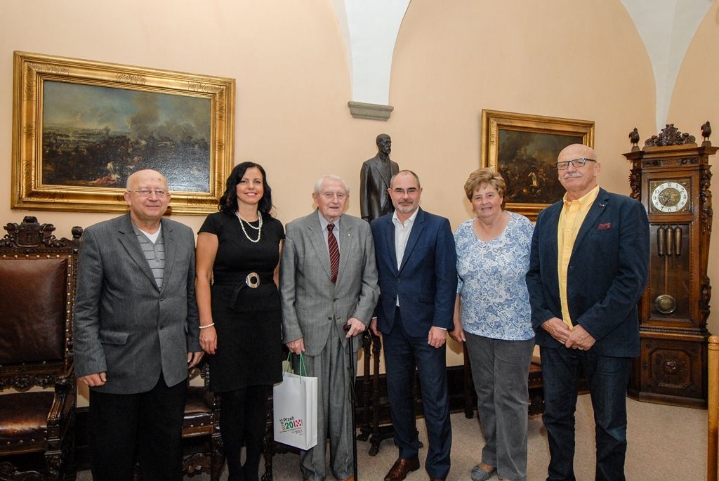 Primátor přijal volejbalové legendy, Stanislava Šnebergera a Věru Štruncovou