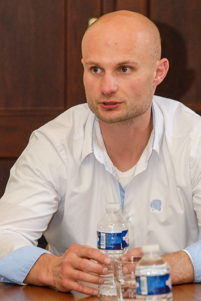 Dvě třetí, páté a šesté místo vybojovaly plzeňské týmy v letošním ročníku Sportovní ligy základních škol o Pohár ministryně školství v házené, za skvělá umístění celků a individuální tituly jim dnes poděkovali zástupci města. Na plzeňské radnici přivítali žáky, pedagogy, trenéry i ředitele z 22. ZŠ, 31. ZŠ a Bolevecké základní školy, která byla i pořadatelem dubnového finále. Setkání se zúčastnil primátor města Martin Zrzavecký, jeho náměstkyně Eva Herinková, radní Michal Dvořák a vedoucí odboru školství Dagmar Škubalová. Všichni poděkovali za skvělou reprezentaci města nejen žákům, ale i trenérům a zástupcům škol. (foto: 16.5.2016)