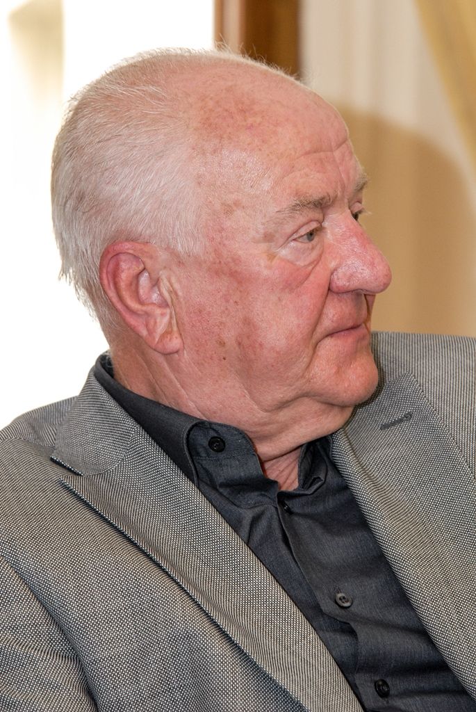 Dvě třetí, páté a šesté místo vybojovaly plzeňské týmy v letošním ročníku Sportovní ligy základních škol o Pohár ministryně školství v házené, za skvělá umístění celků a individuální tituly jim dnes poděkovali zástupci města. Na plzeňské radnici přivítali žáky, pedagogy, trenéry i ředitele z 22. ZŠ, 31. ZŠ a Bolevecké základní školy, která byla i pořadatelem dubnového finále. Setkání se zúčastnil primátor města Martin Zrzavecký, jeho náměstkyně Eva Herinková, radní Michal Dvořák a vedoucí odboru školství Dagmar Škubalová. Všichni poděkovali za skvělou reprezentaci města nejen žákům, ale i trenérům a zástupcům škol. (foto: 16.5.2016)