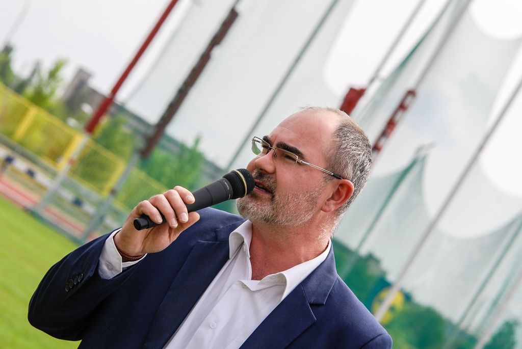 Největší sportovní akci určenou pro plzeňské mateřské školy si dnes užily děti na Atletickém stadionu města Plzně. Malí sportovci z 16 mateřinek zažili atmosféru velkých soutěží, síly změřili ve čtyřech individuálních disciplínách a jedné týmové soutěži. Absolutním vítězem se stala 91. mateřská škola, druhé místo vybojovala 90. a třetí 54. mateřská škola. (foto: M. Černý / M. Pecuch, 18.5.2016)