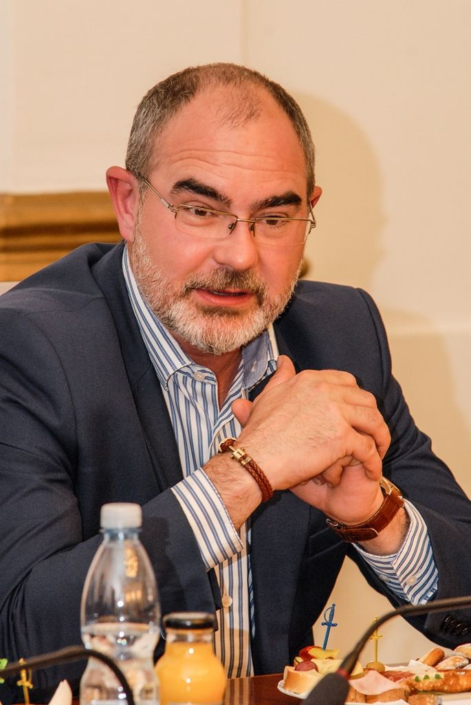 Dvacet členů chorvatské delegace z Bjelovarsko-bilogorské župy přijal na plzeňské radnici primátor města Martin Zrzavecký. Záměrem města Plzně je navázání přátelských vztahů s Bjelovarem, jedním z pěti významných měst chorvatské župy. „Právě spolupráce v oblasti mechatroniky, bezpilotních letadel a dronů i výměna zkušeností a poznatků je věc, o kterou město Plzeň velmi stojí,“ uvedl primátor Martin Zrzavecký. (foto: 24.5.2016)