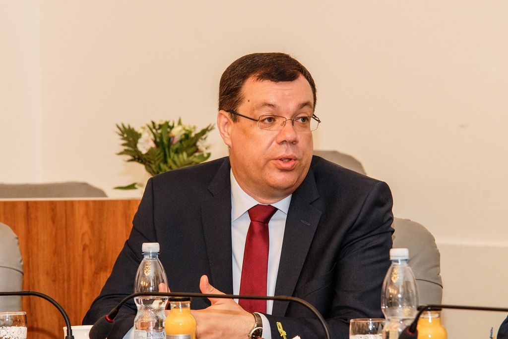 Dvacet členů chorvatské delegace z Bjelovarsko-bilogorské župy přijal na plzeňské radnici primátor města Martin Zrzavecký. Záměrem města Plzně je navázání přátelských vztahů s Bjelovarem, jedním z pěti významných měst chorvatské župy. „Právě spolupráce v oblasti mechatroniky, bezpilotních letadel a dronů i výměna zkušeností a poznatků je věc, o kterou město Plzeň velmi stojí,“ uvedl primátor Martin Zrzavecký. (foto: 24.5.2016)