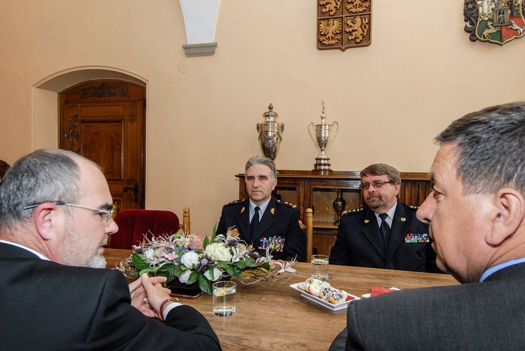 Primátor města Plzně Martin Zrzavecký přijal 25.5.2016 na plzeňské radnici generálního ředitele Hasičského záchranného sboru genmjr. Drahoslava Rybu