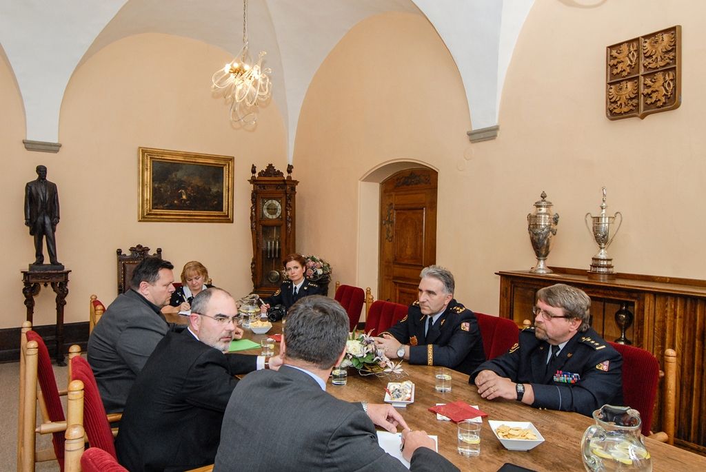Primátor města Plzně Martin Zrzavecký přijal 25.5.2016 na plzeňské radnici generálního ředitele Hasičského záchranného sboru genmjr. Drahoslava Rybu