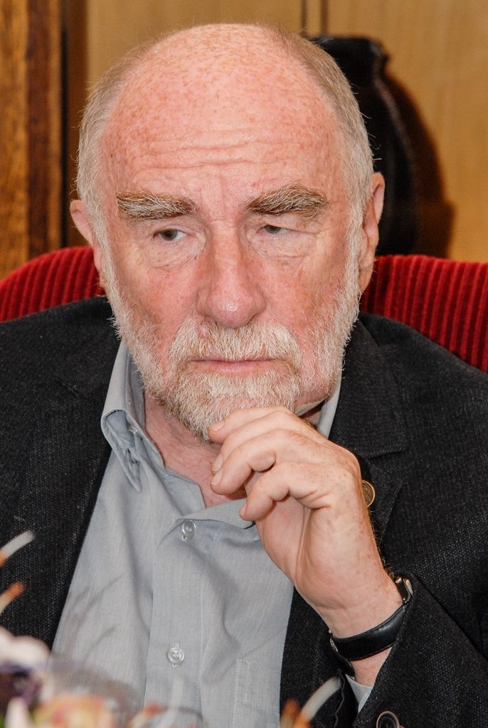 Signatář Charty ´77, novinář, publicista, spisovatel a dramatik Ivan Binar si dnes v západočeské metropoli převzal z rukou primátora Martina Zrzaveckého Cenu 1. června, prestižní ocenění udělované městem Plzeň. Získal ji za trvalou obhajobu a prosazování principů demokracie a lidských práv a svobod. Udělena mu byla při slavnostním zasedání Zastupitelstva města Plzně. To se koná pravidelně 1. června jako vzpomínka na veřejné vystoupení Plzeňanů proti totalitnímu režimu v roce 1953. Návrh na ocenění Ivana Binara podal Petr Náhlík, náměstek primátora pro oblast dopravy a životního prostředí. (foto: 1.6.2016)