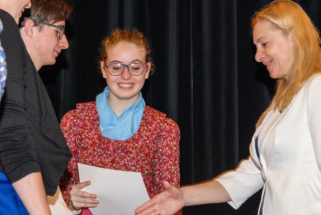 Účastníky Mezinárodního folklorního festivalu CIOFF Plzeň přijala v neděli v Měšťanské besedě náměstkyně primátora města Plzně pro oblast školství a sociálních věcí Eva Herinková. Setkání se zástupci českých i zahraničních souborů tak zakončilo již tradiční akci, která se v západočeské metropoli poprvé konala v roce 1997 a od té doby každoročně hostí dvacítku tanečních uskupení z Čech, Moravy, Evropy i exotičtějších destinací. Letošního 20. ročníku se zúčastnili účinkující z Plzeňského kraje, Znojma a Vsetína, ale také tanečníci z Chorvatska, Slovenska, Mexika, Peru a Jižní Koreje. (foto: 12.6.2016)