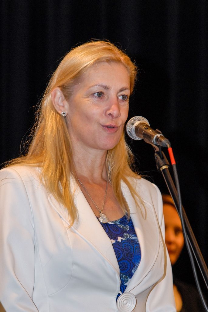 Účastníky Mezinárodního folklorního festivalu CIOFF Plzeň přijala v neděli v Měšťanské besedě náměstkyně primátora města Plzně pro oblast školství a sociálních věcí Eva Herinková. Setkání se zástupci českých i zahraničních souborů tak zakončilo již tradiční akci, která se v západočeské metropoli poprvé konala v roce 1997 a od té doby každoročně hostí dvacítku tanečních uskupení z Čech, Moravy, Evropy i exotičtějších destinací. Letošního 20. ročníku se zúčastnili účinkující z Plzeňského kraje, Znojma a Vsetína, ale také tanečníci z Chorvatska, Slovenska, Mexika, Peru a Jižní Koreje. (foto: 12.6.2016)