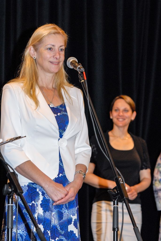 Účastníky Mezinárodního folklorního festivalu CIOFF Plzeň přijala v neděli v Měšťanské besedě náměstkyně primátora města Plzně pro oblast školství a sociálních věcí Eva Herinková. Setkání se zástupci českých i zahraničních souborů tak zakončilo již tradiční akci, která se v západočeské metropoli poprvé konala v roce 1997 a od té doby každoročně hostí dvacítku tanečních uskupení z Čech, Moravy, Evropy i exotičtějších destinací. Letošního 20. ročníku se zúčastnili účinkující z Plzeňského kraje, Znojma a Vsetína, ale také tanečníci z Chorvatska, Slovenska, Mexika, Peru a Jižní Koreje. (foto: 12.6.2016)