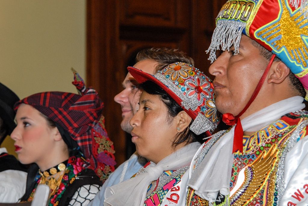 Účastníky Mezinárodního folklorního festivalu CIOFF Plzeň přijala v neděli v Měšťanské besedě náměstkyně primátora města Plzně pro oblast školství a sociálních věcí Eva Herinková. Setkání se zástupci českých i zahraničních souborů tak zakončilo již tradiční akci, která se v západočeské metropoli poprvé konala v roce 1997 a od té doby každoročně hostí dvacítku tanečních uskupení z Čech, Moravy, Evropy i exotičtějších destinací. Letošního 20. ročníku se zúčastnili účinkující z Plzeňského kraje, Znojma a Vsetína, ale také tanečníci z Chorvatska, Slovenska, Mexika, Peru a Jižní Koreje. (foto: 12.6.2016)