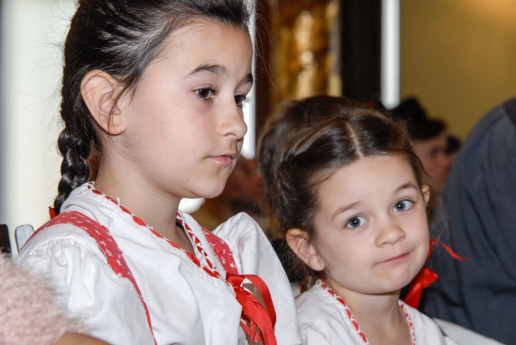 Účastníky Mezinárodního folklorního festivalu CIOFF Plzeň přijala v neděli v Měšťanské besedě náměstkyně primátora města Plzně pro oblast školství a sociálních věcí Eva Herinková. Setkání se zástupci českých i zahraničních souborů tak zakončilo již tradiční akci, která se v západočeské metropoli poprvé konala v roce 1997 a od té doby každoročně hostí dvacítku tanečních uskupení z Čech, Moravy, Evropy i exotičtějších destinací. Letošního 20. ročníku se zúčastnili účinkující z Plzeňského kraje, Znojma a Vsetína, ale také tanečníci z Chorvatska, Slovenska, Mexika, Peru a Jižní Koreje. (foto: 12.6.2016)