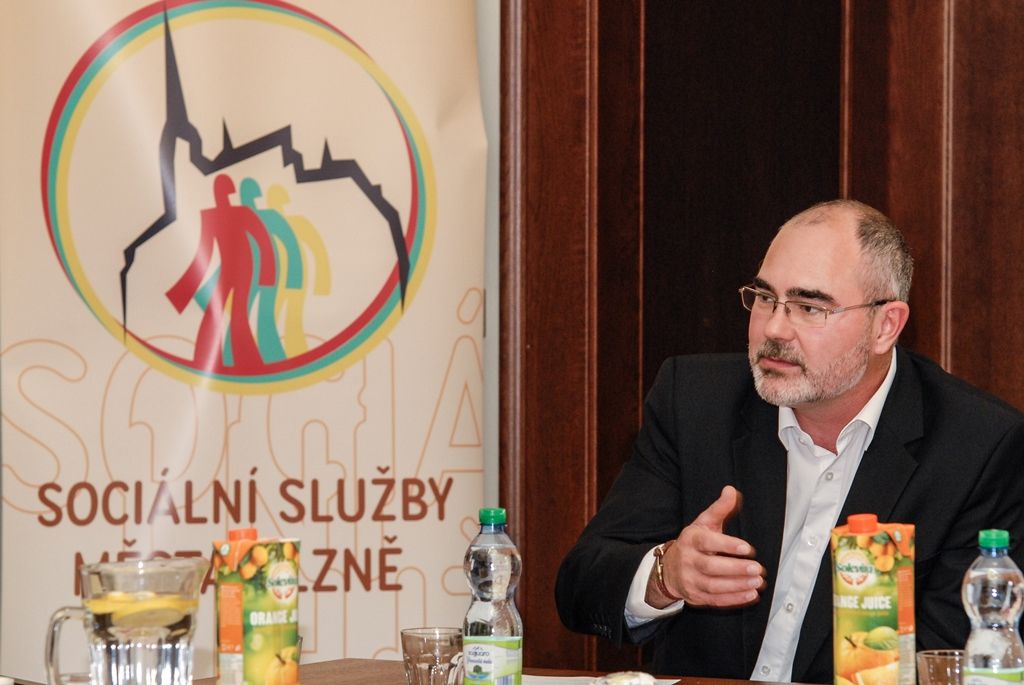 Setkání tří partnerů, měst Plzně, Brna a Ostravy, nad tématem sociálního a dostupného bydlení se pod společnou záštitou primátora města Plzně Martina Zrzaveckého a náměstkyně pro oblast školství a sociálních věcí Evy Herinkové uskutečnilo na plzeňské radnici 16. a 17. června 2016.