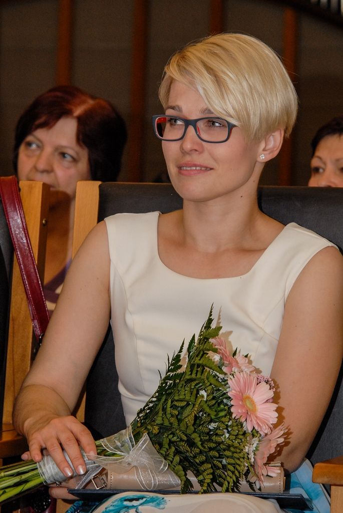 Západočeská metropole dnes (20.6.2016) ocenila výjimečné pedagogy a zaměstnance svých základních a mateřských škol, stejně tak mecenáše plzeňského školství a do „síně slávy“ uvedla profesionála z oboru, jenž školství zasvětil celý svůj život. Ocenění udělené v pěti kategoriích si laureáti převzali při slavnostním aktu na radnici z rukou primátora Martina Zrzaveckého a jeho náměstkyně pro oblast školství a sociálních věcí Evy Herinkové. Uděleno bylo také zvláštní ocenění, a to učiteli z 33. základní školy za záchranu žáka při hodině plavání.