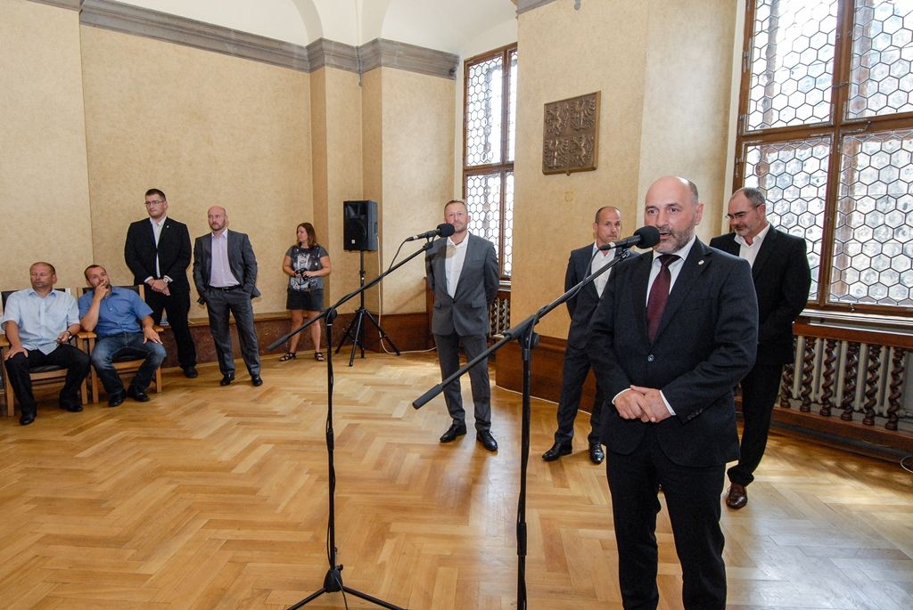 Za úspěchy v sezoně 2015/2016 poděkovali dnes (1.7.2016) členové Rady města Plzně a zástupci magistrátu třem plzeňským klubům – FC Viktorii Plzeň, Talentu M.A.T. Plzeň a HC Škodě Plzeň. Fotbalisté a házenkáři vybojovali tituly, hokejisté se umístili na třetím místě. Za posledních pět let získaly kluby společně osm titulů z nejvyšších českých soutěží, fotbalisté zvítězili čtyřikrát, házenkáři třikrát, hokejisté ovládli ligu v roce 2013.