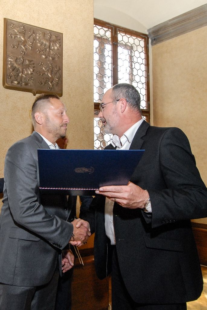 Za úspěchy v sezoně 2015/2016 poděkovali dnes (1.7.2016) členové Rady města Plzně a zástupci magistrátu třem plzeňským klubům – FC Viktorii Plzeň, Talentu M.A.T. Plzeň a HC Škodě Plzeň. Fotbalisté a házenkáři vybojovali tituly, hokejisté se umístili na třetím místě. Za posledních pět let získaly kluby společně osm titulů z nejvyšších českých soutěží, fotbalisté zvítězili čtyřikrát, házenkáři třikrát, hokejisté ovládli ligu v roce 2013.