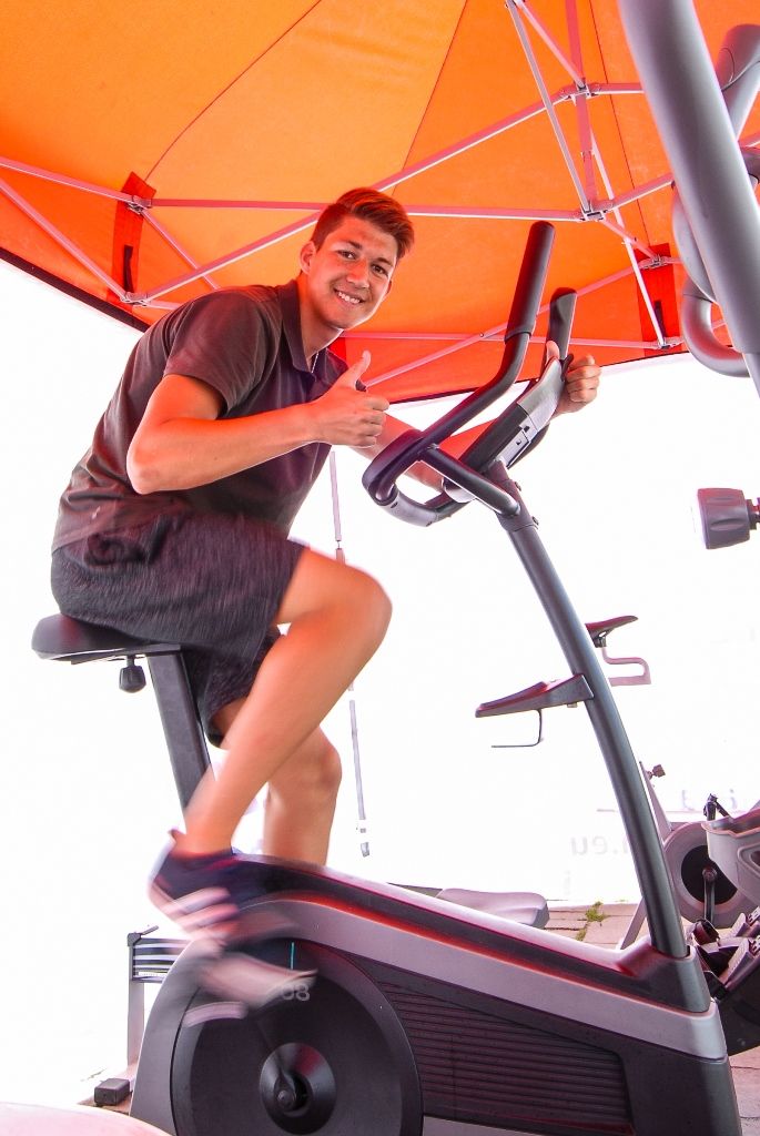 Plzeň už zdolala přes 4600 kilometrů z 9800 kilometrů dlouhé trasy do brazilského Rio de Janeiro. Zapojili se Plzeňané včetně profisportovců, ale i turisté, například v neděli 10. července to byli návštěvníci z Francie. (foto: 11.7.2016)