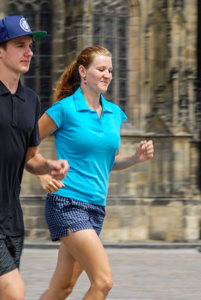 Plzeň už zdolala přes 4600 kilometrů z 9800 kilometrů dlouhé trasy do brazilského Rio de Janeiro. Zapojili se Plzeňané včetně profisportovců, ale i turisté, například v neděli 10. července to byli návštěvníci z Francie. (foto: 11.7.2016)