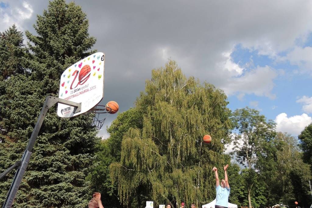 Olympijský park Plzeň má za sebou první týden provozu. Byl úspěšný i přes nestálé počasí. Velmi oblíbená jsou ranní cvičení i další sportovní a kulturní program parku. (foto: 8.-12.8.2016)
