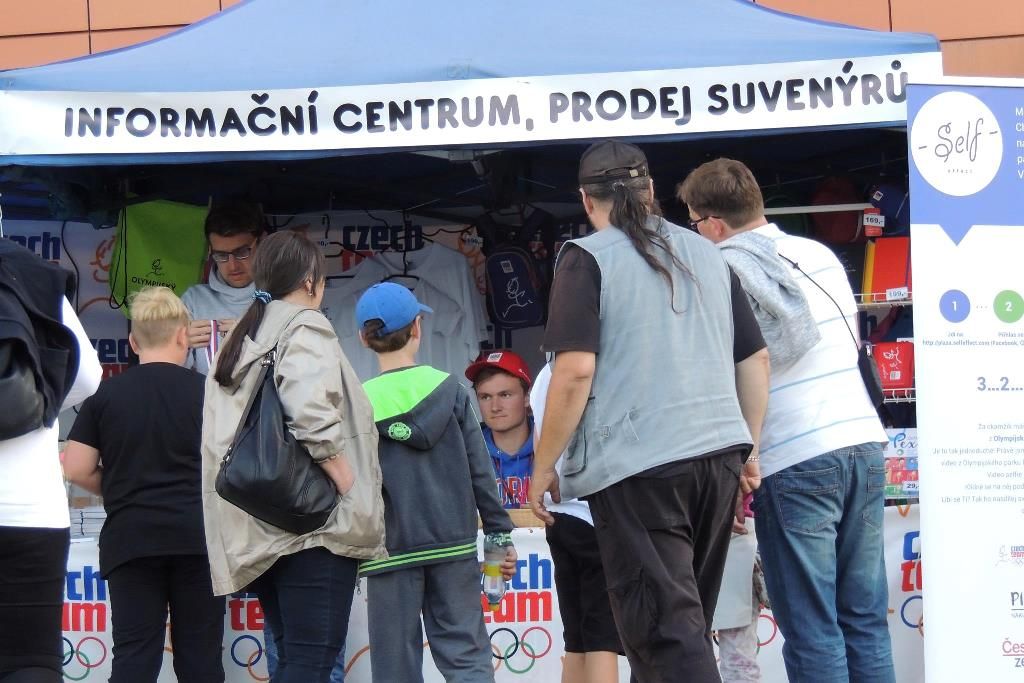 Olympijský park Plzeň má za sebou první týden provozu. Byl úspěšný i přes nestálé počasí. Velmi oblíbená jsou ranní cvičení i další sportovní a kulturní program parku. (foto: 8.-12.8.2016)