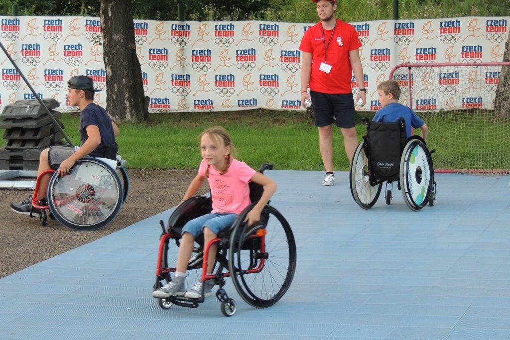 Olympijský park Plzeň má za sebou první týden provozu. Byl úspěšný i přes nestálé počasí. Velmi oblíbená jsou ranní cvičení i další sportovní a kulturní program parku. (foto: 8.-12.8.2016)