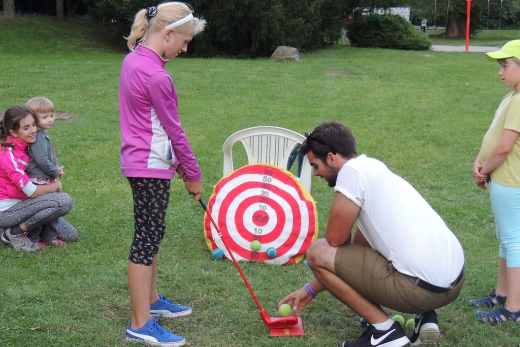 Olympijský park Plzeň má za sebou první týden provozu. Byl úspěšný i přes nestálé počasí. Velmi oblíbená jsou ranní cvičení i další sportovní a kulturní program parku. (foto: 8.-12.8.2016)