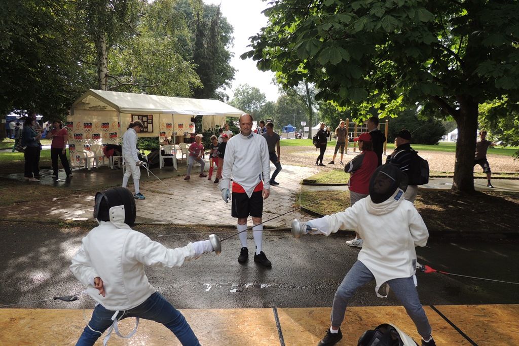 Olympijský park Plzeň má za sebou první týden provozu. Byl úspěšný i přes nestálé počasí. Velmi oblíbená jsou ranní cvičení i další sportovní a kulturní program parku. (foto: 8.-12.8.2016)