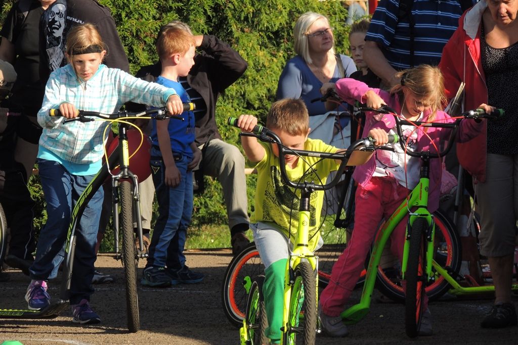 Olympijský park Plzeň má za sebou první týden provozu. Byl úspěšný i přes nestálé počasí. Velmi oblíbená jsou ranní cvičení i další sportovní a kulturní program parku. (foto: 8.-12.8.2016)