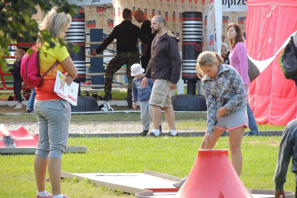 Olympijský park Plzeň má za sebou první týden provozu. Byl úspěšný i přes nestálé počasí. Velmi oblíbená jsou ranní cvičení i další sportovní a kulturní program parku. (foto: 8.-12.8.2016)