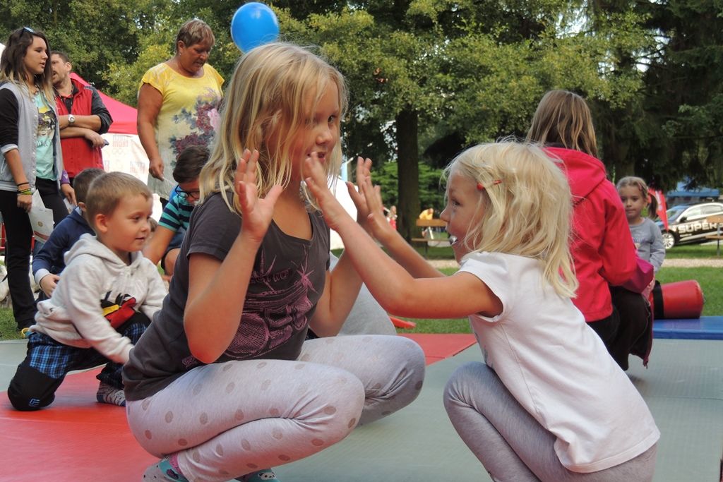 Olympijský park Plzeň má za sebou první týden provozu. Byl úspěšný i přes nestálé počasí. Velmi oblíbená jsou ranní cvičení i další sportovní a kulturní program parku. (foto: 8.-12.8.2016)
