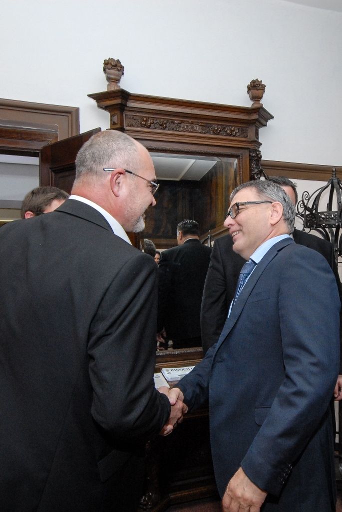 O ekonomickém růstu města Plzně za několik posledních let a dalších možnostech západočeské metropole dnes s primátorem Martinem Zrzaveckým a jeho náměstkem Pavlem Kotasem hovořili předseda Poslanecké sněmovny Parlamentu České republiky Jan Hamáček a ministr zahraničních věcí Lubomír Zaorálek. Společnými tématy byly také doprava, nová základna dopravních podniků na Karlově, projekt Plzeň – Evropské hlavní město kultury 2015 a jeho přínos městu, zaměstnanost nebo bytová situace. Po společném jednání navštívili firmu Panasonic, která na Borských polích působí již 20 let, a městské Centrum robotiky, jež poskytuje dětem volnočasové vzdělávání v oblasti robotiky, kybernetiky a přírodních věd, a to formou kroužků, kurzů a příměstských táborů. (foto: M. Pecuch, 30.8.2016)