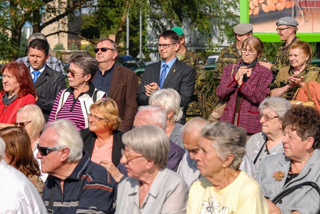 Nový památník připomíná vyhnané občany (foto: M. Pecuch, 22.9.2016)
