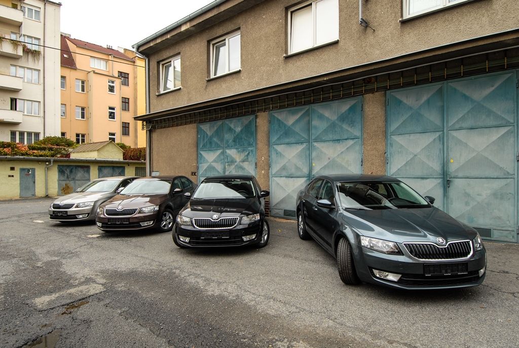 Město Plzeň darovalo policii čtyři nová vozidla