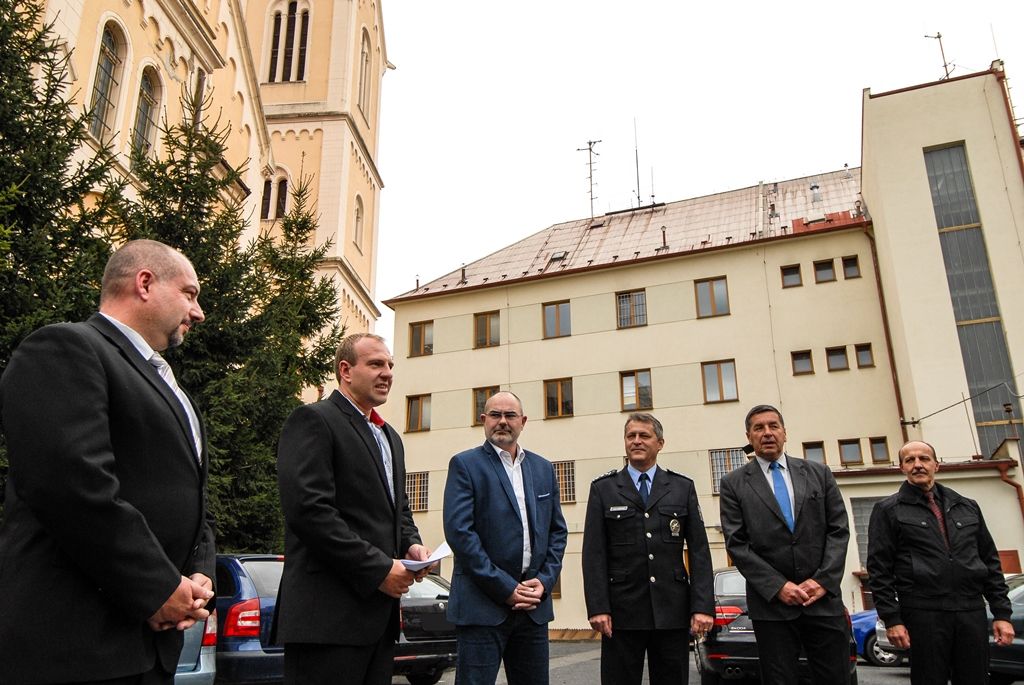 Město Plzeň darovalo policii čtyři nová vozidla (foto: M. Pecuch, 11.10.2016)